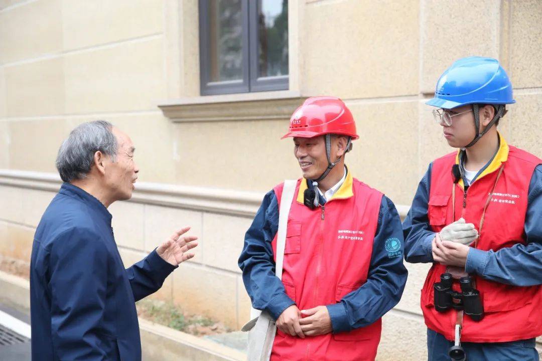 既然选择成为一名基层供电员工,就要对得起这份职业,对得起乡亲们.