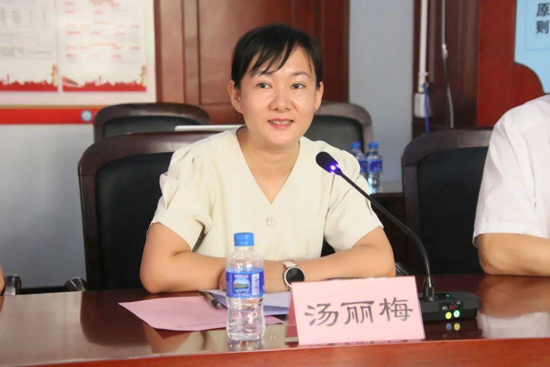 姚黎清教授,王文丽副主任,李艳梅主管治疗师,宋瑾作业治疗师,李霖荣