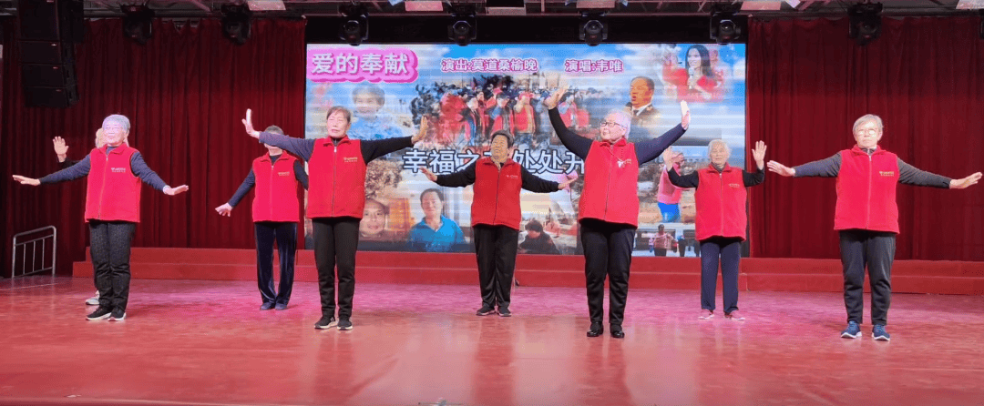 手语舞《爱的奉献》谢学英等旗袍秀《杏花落》张春燕 姜燕等女生小