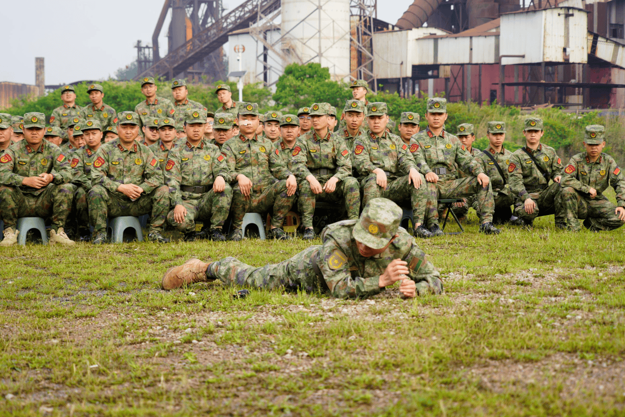酷!观山湖区基干民兵射击训练高燃瞬间