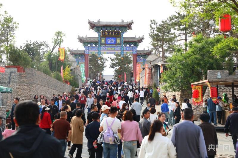 假期首日 甘肃环县接待游客10.2万人次 五一