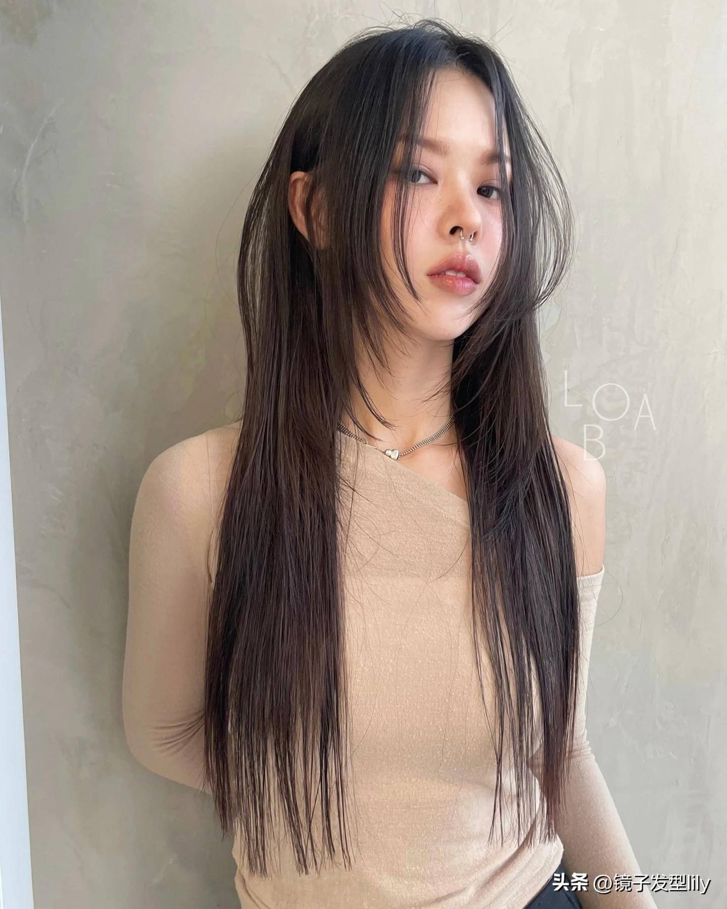 女士长碎发修颜瘦脸显高级解锁你的时尚新魅力