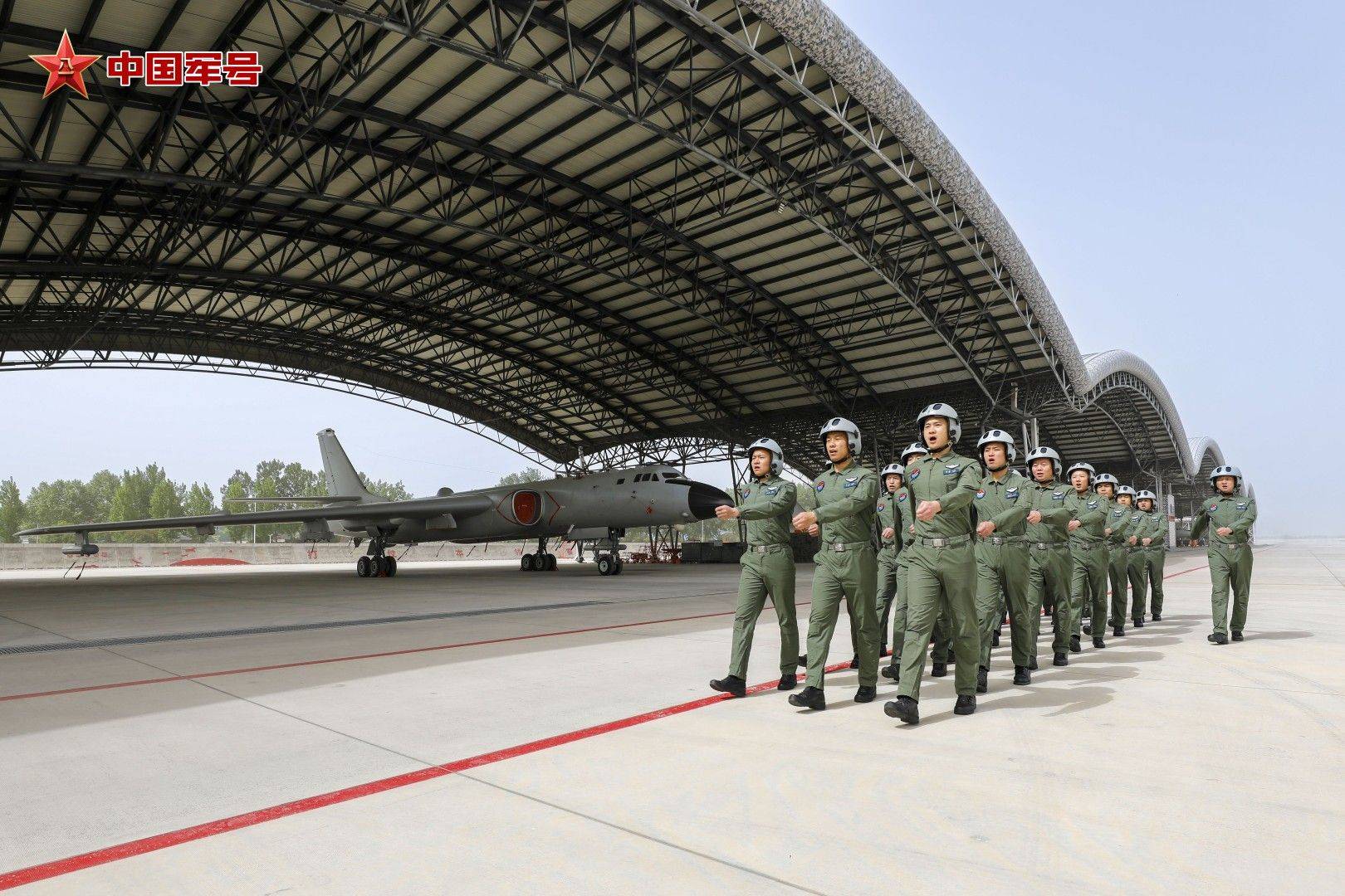 列阵长空,年轻雄鹰展神威——中部战区空军航空兵某团