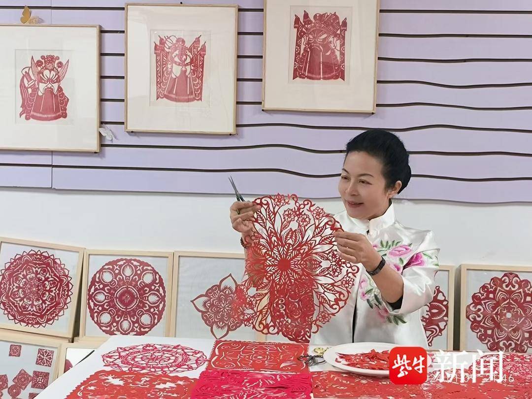 指尖艺术,非遗传承!南京中华附小举行劳动问学周之“剪纸非遗进校园”活动_文化_路社区