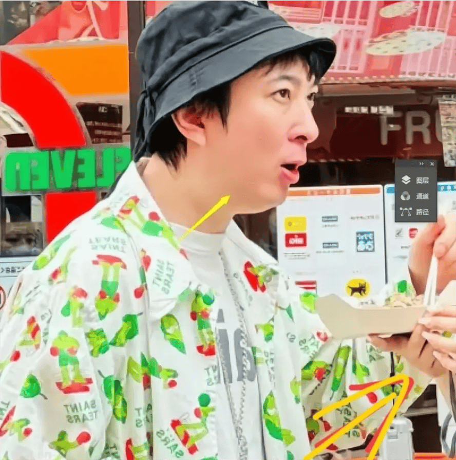 王思聪带两位女伴日本游玩,一身行头显壕气!身边美女小心伺候!