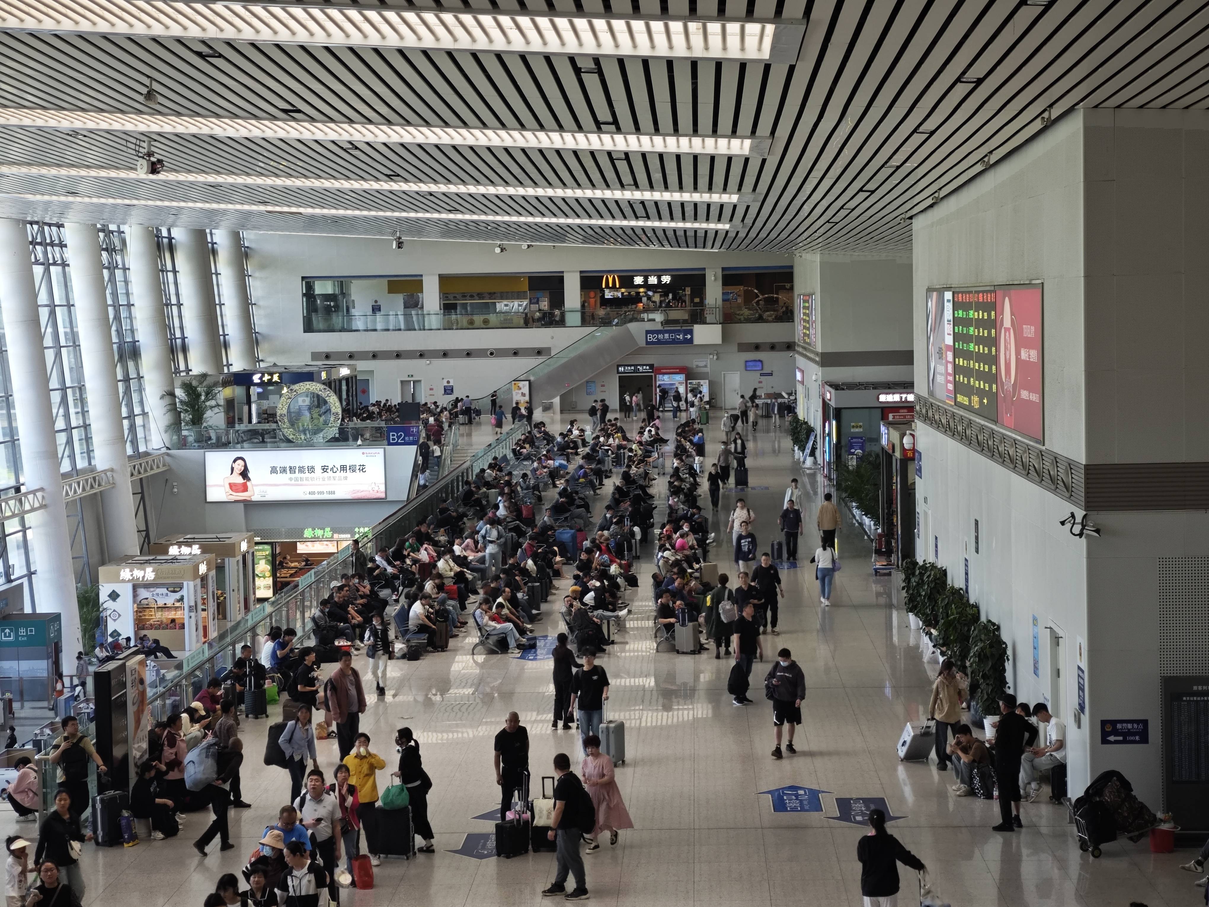 假期第二天发送旅客36万人次：南京铁路客流持续高位运行