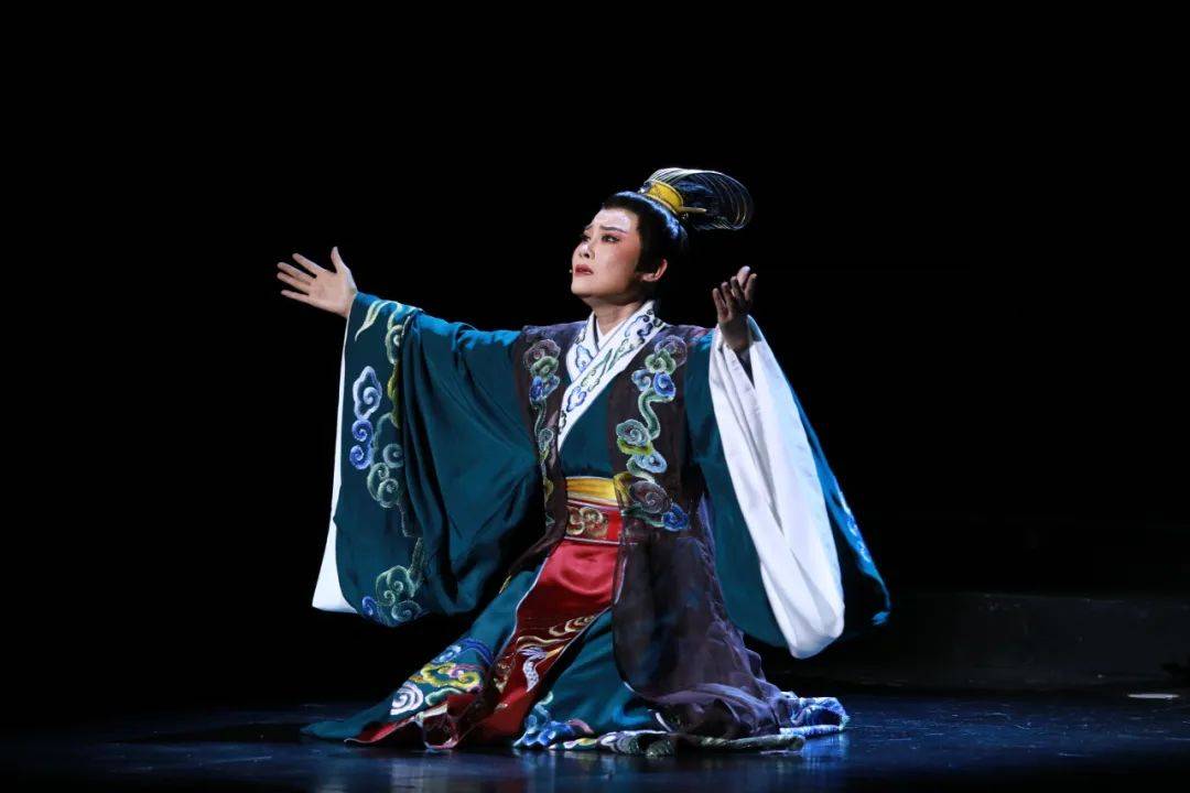 "风·范" | 纪念越剧宗师范瑞娟诞辰100周年系列演出《青衫·红袍》