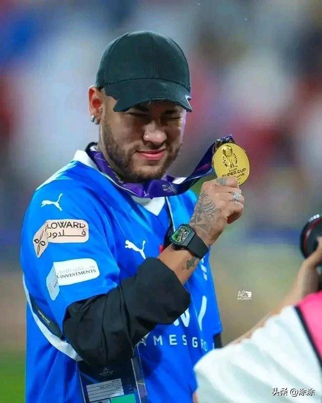 内马尔炫富再引争议:他每天赚的钱竟足够买下一辆劳斯莱斯?