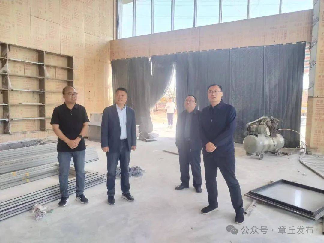 争当服务项目建设的"先锋兵"——记区政务服务中心副处级领导干部李振