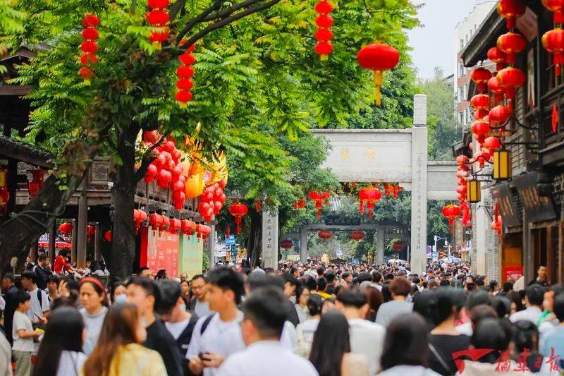 214亿元!超2700万人次!_游客_旅游_订单
