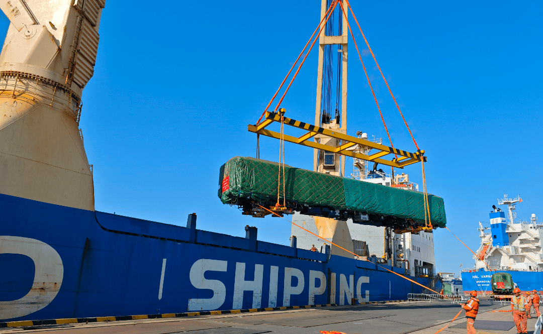 山东港口青岛港:用火红业绩诠释"工人伟大,劳动光荣"