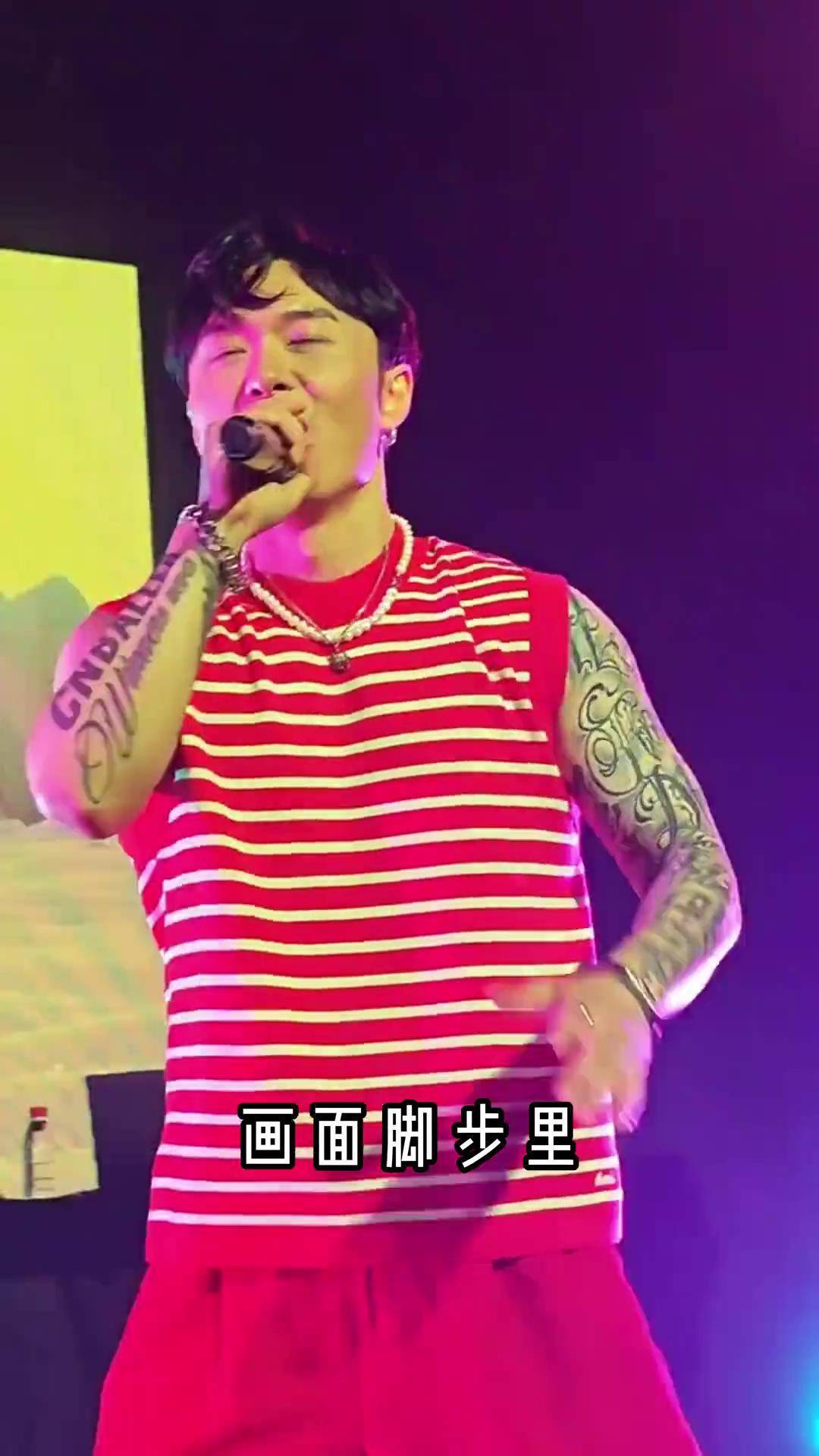 "没办法不期待夏天 烧烤 散步 晚风 耳机里的音乐 还有你"永彬ryanb