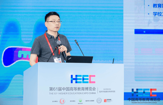 陈民武作报告西南交通大学电气工程学院副院长陈民武作"科产教双