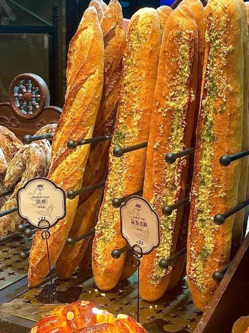 法国人手一条的法棍长棍面包到底有多好吃？