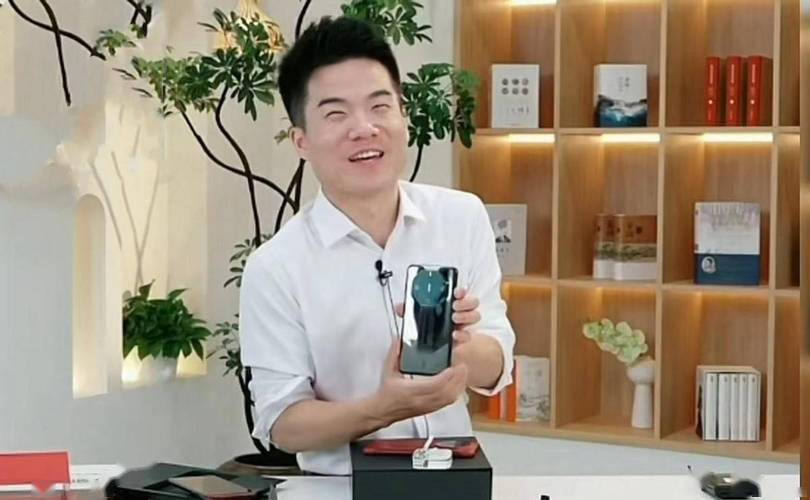 结语凭借着"时代红利"和自身特质走红网络的四位主播,尽管性格,学历