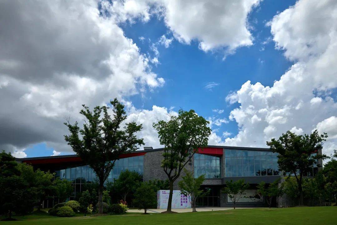 "社会大美育"课堂预告丨同济大学人文学院副教授汤惟杰《早期电影与