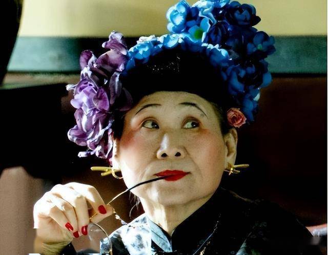 例如在《红高粱》中扮演的四奎娘,《河神》中扮演的那个充满神秘感的