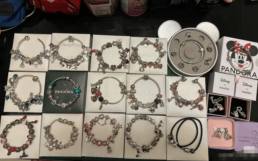 以及单个饰品从200元到3000元不等的"宠粉"价格,潘多拉吸引了一大批想