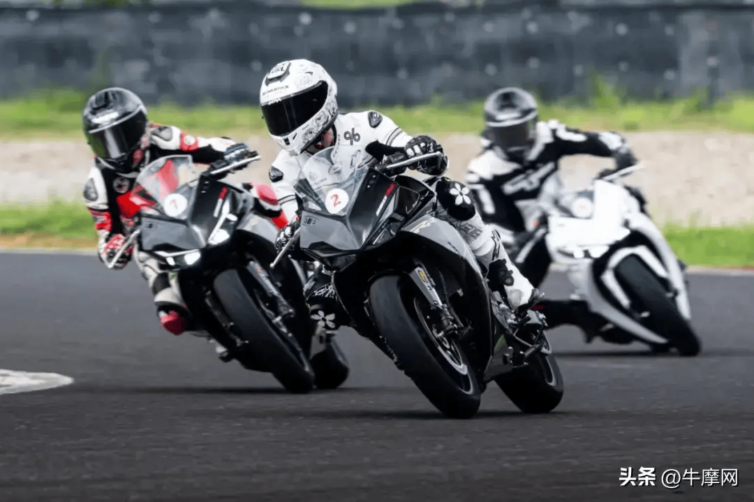 各自时不时地搞的一些摩托车比赛来看