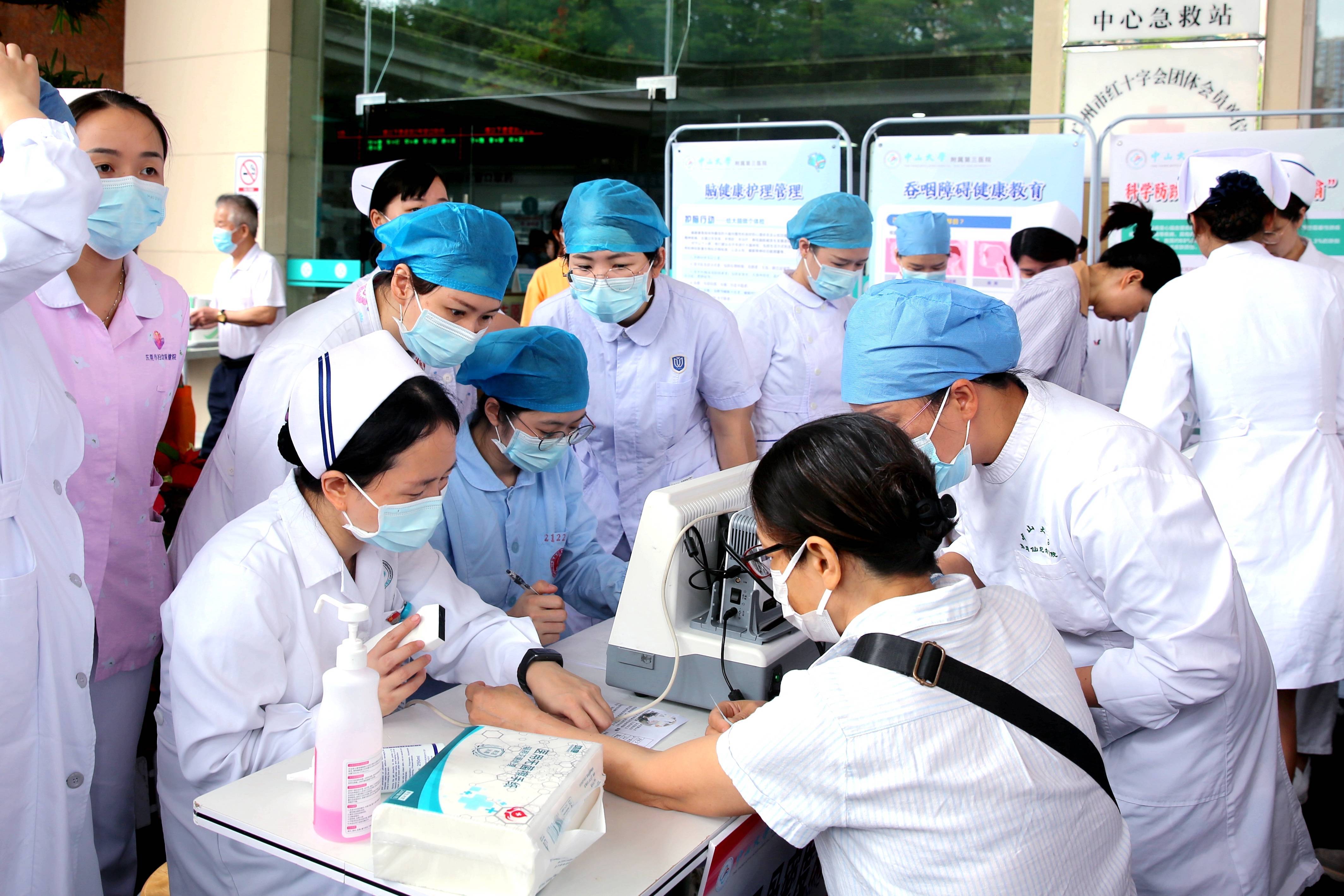 "广东省名医护士工作室专家,中山三院内科护士长林金香告诉记者,护士