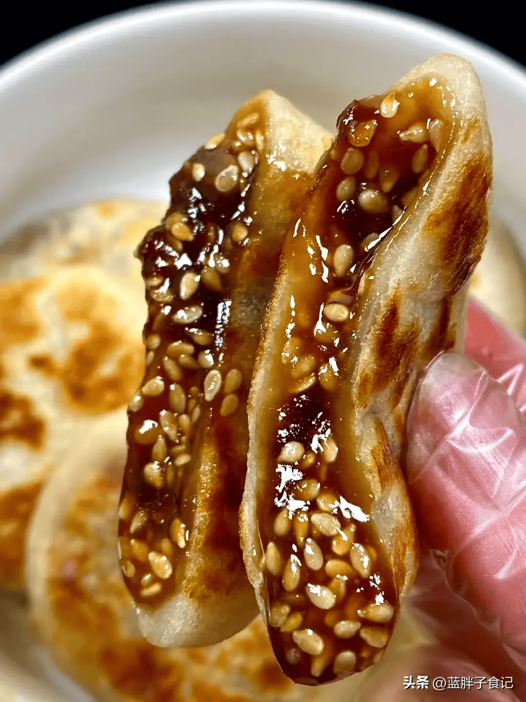 这个香甜的烫面红糖饼真的一绝,超级好吃又美味!