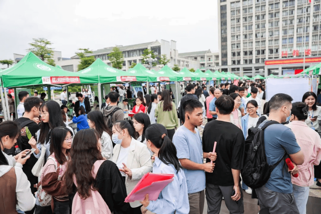 想在来宾找到好工作?明天来这里!