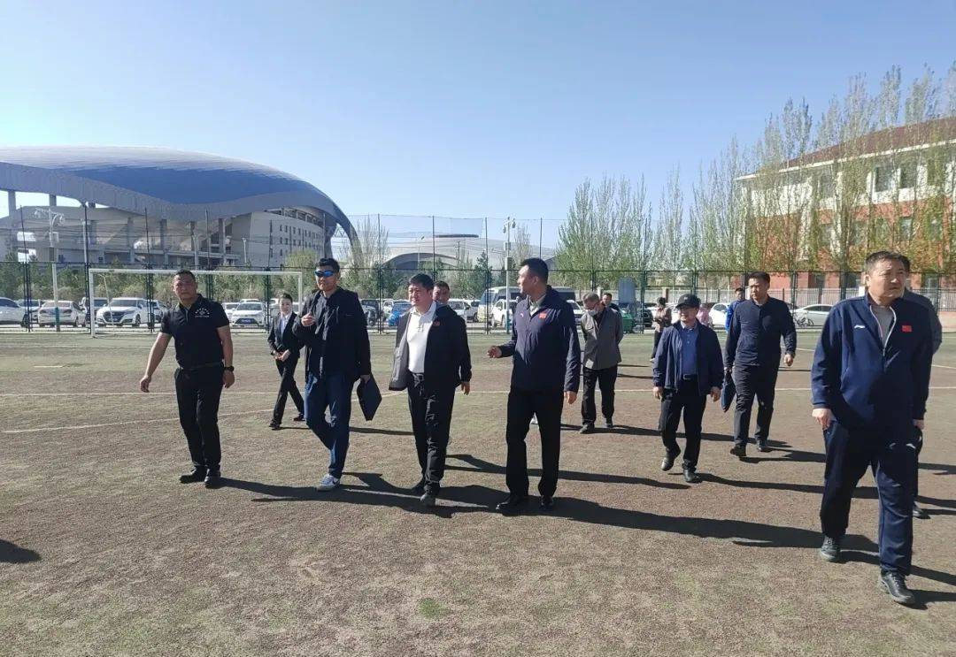自治区体育局党组书记王征宇一行深入学院调研指导