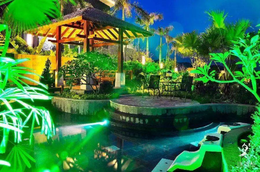 五星半山悬崖泳池看日落~20 浪漫星空温泉池无限泡!