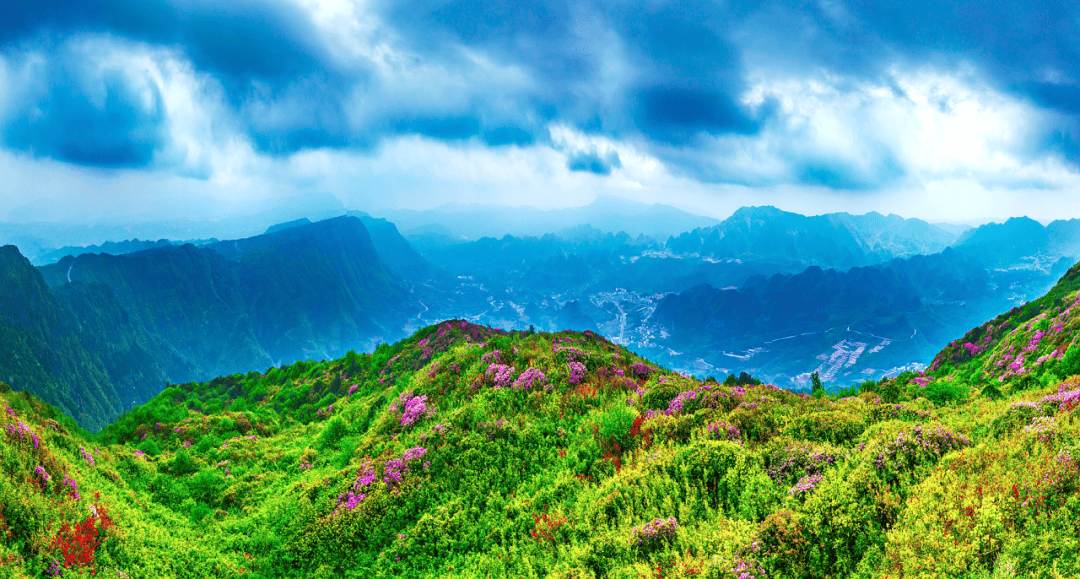 北与水城区龙场乡白族风情小镇毗邻而居,东与国家4a级景区娘娘山国家