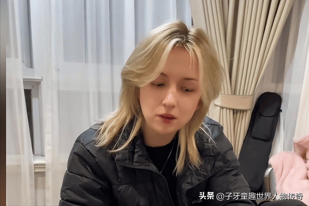 温州小伙带乌克兰女友回国,父母大方给红包买东西,女友感动流泪_瑞娅