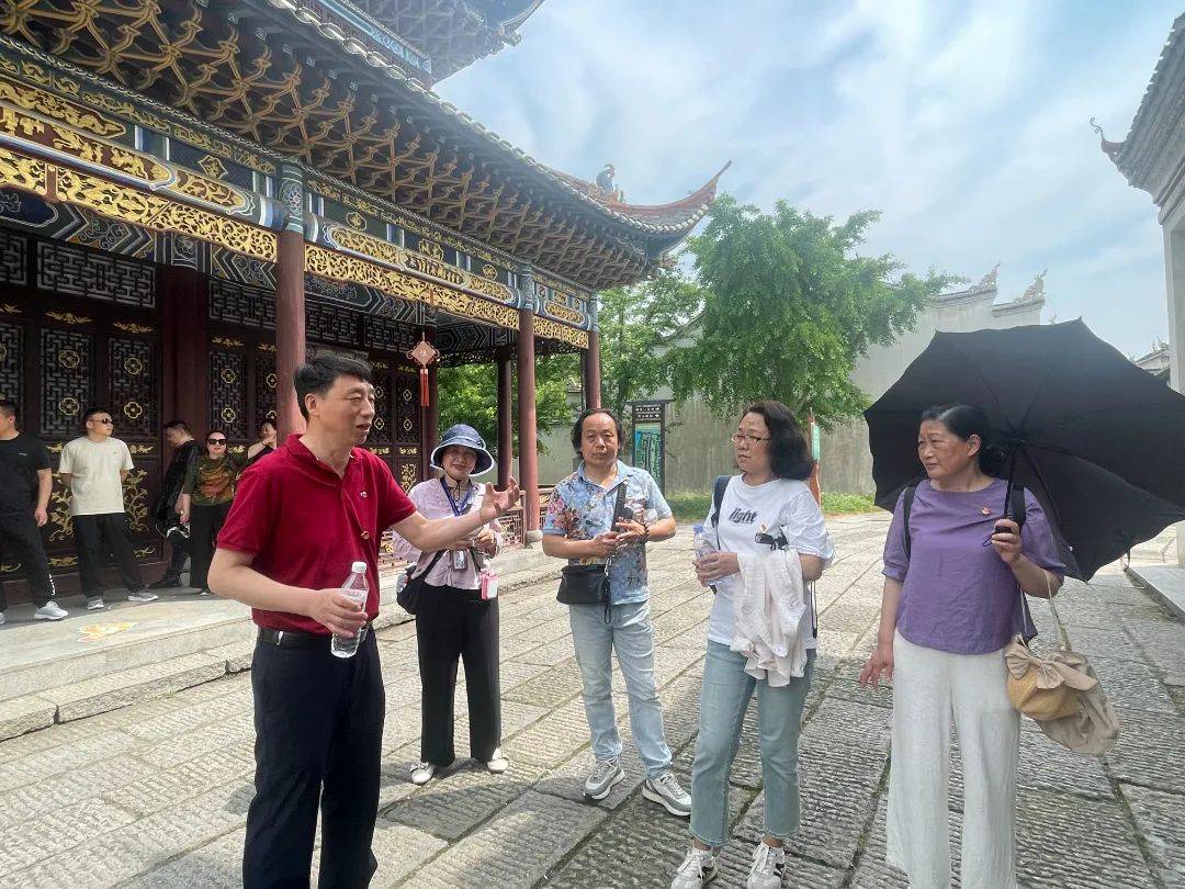 瞿家湾的红色印记和革命先烈的红色精神使文体中心全体党员干部职工