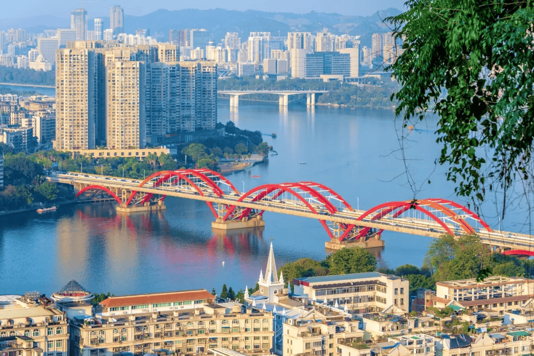 广西与贵州交界有个县,名气不大却出了多个世界之最,让人惊叹