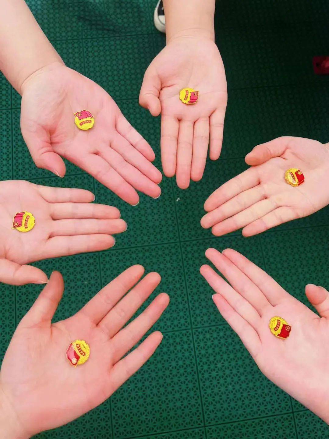 徽县一中团委叫"我与共青团员"有一种骄傲叫"我与共青团"有一种情结一