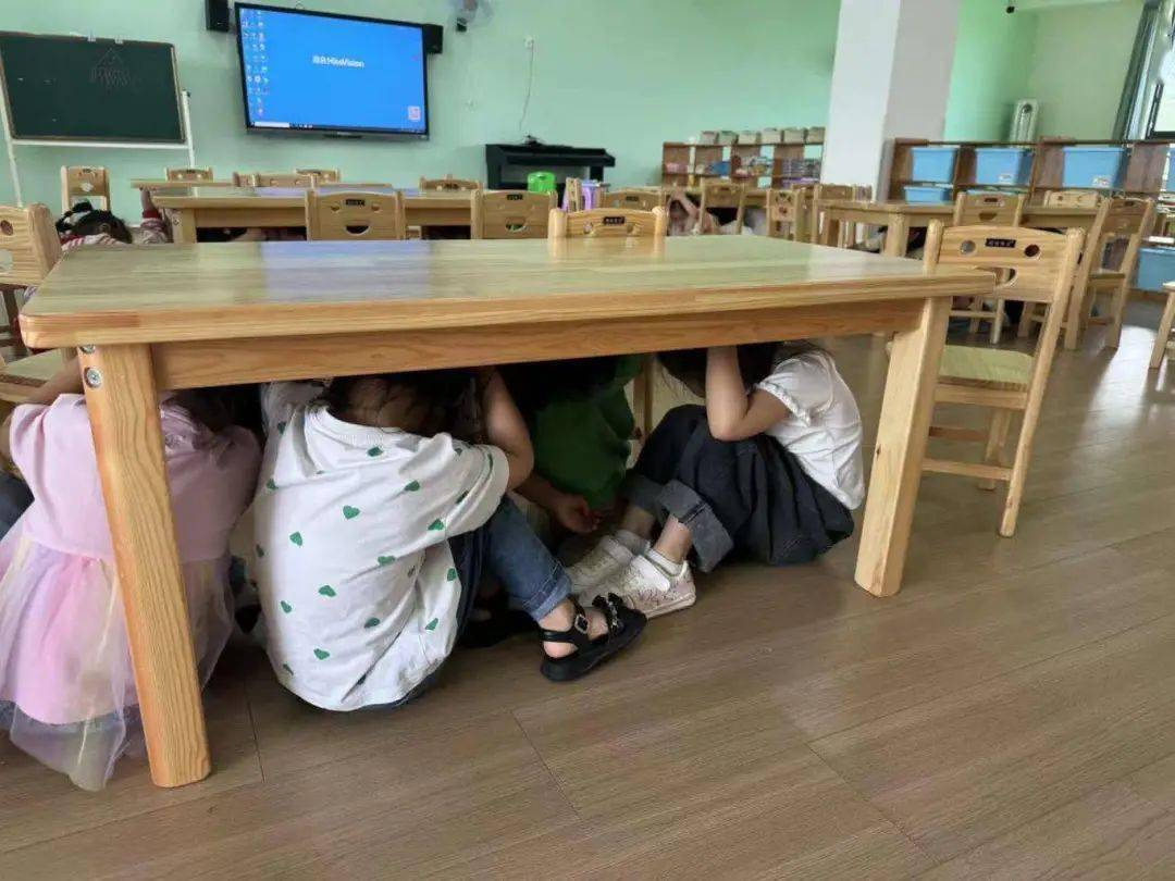 文宫〗幼儿园防震减灾安全演练