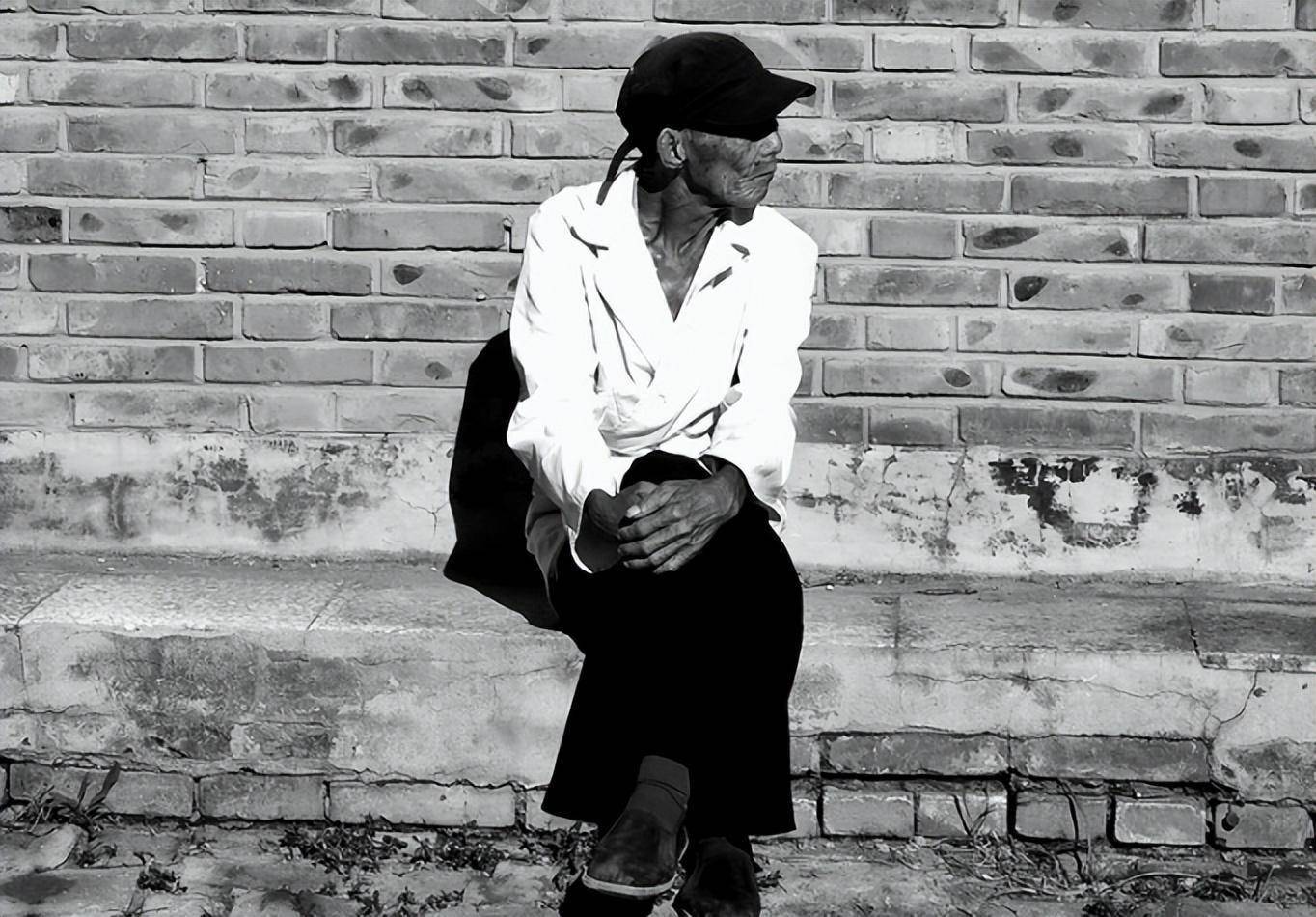 "老泄残精,人穷寿尽"是什么意思?医生:60岁后,建议牢记4不做