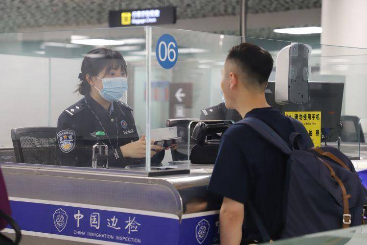 中国最远国际客运航线正式开通!深圳机场边检站全力保障首航通关顺畅