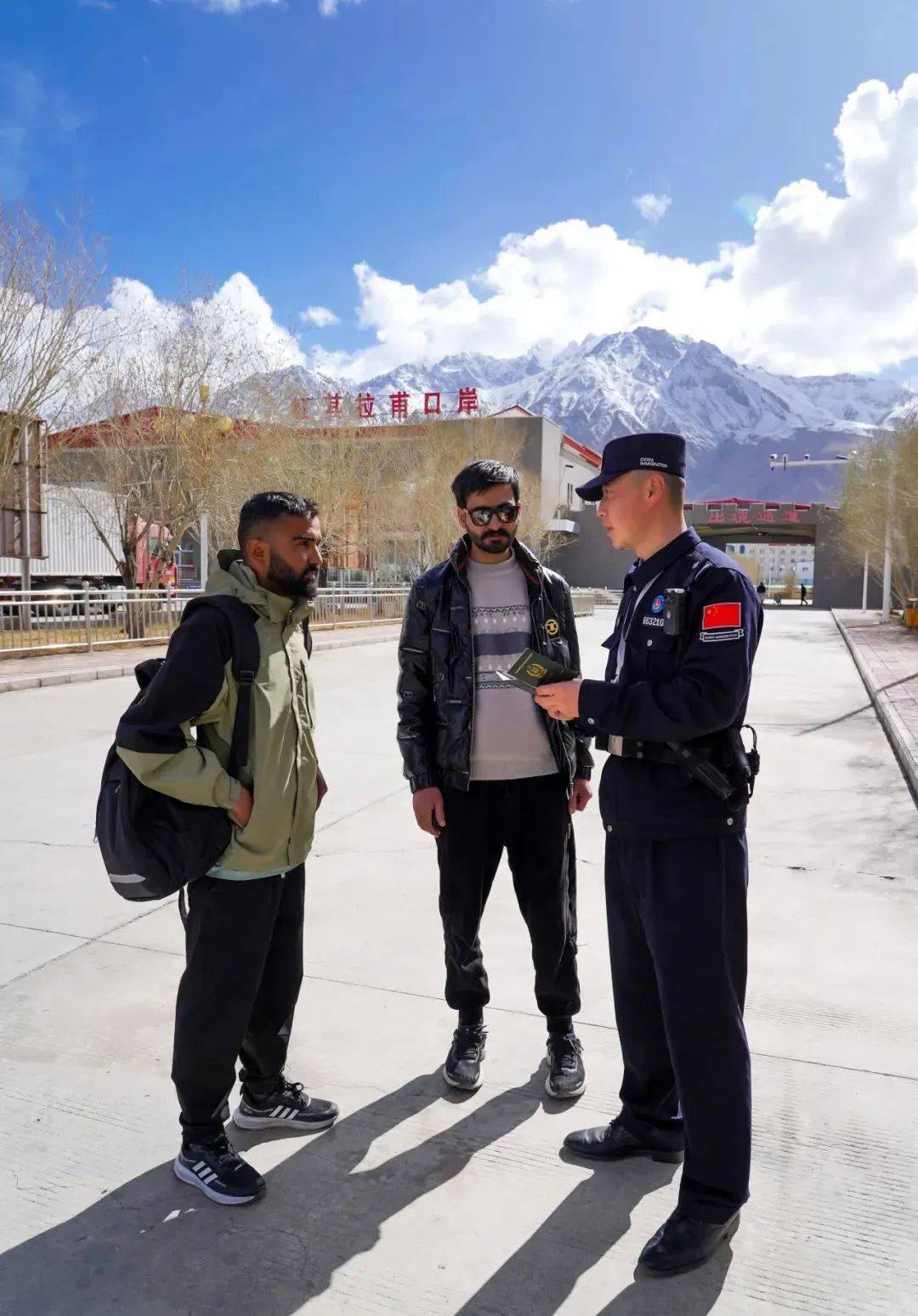 苏日力_红其拉甫_国门