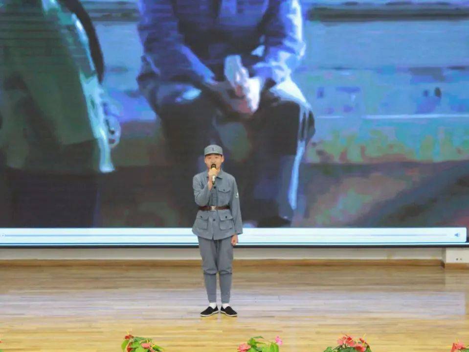 为进一步激发同学们阅读名著的热情,友谊县第四中学开展了"相约经典