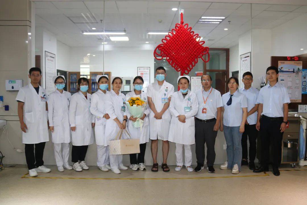 担当卫健丨亲切问候 浓浓关怀——弥勒市中医医院开展5.