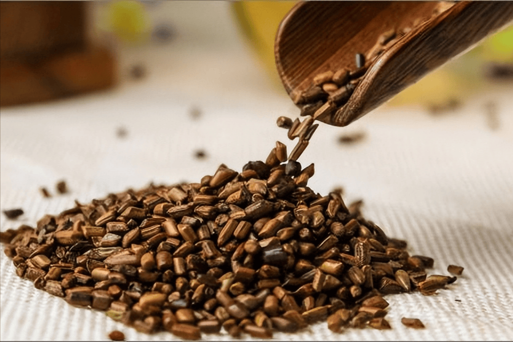 一61岁老太每天用决明子煮水喝,2年后体检,身体状况有什么变化