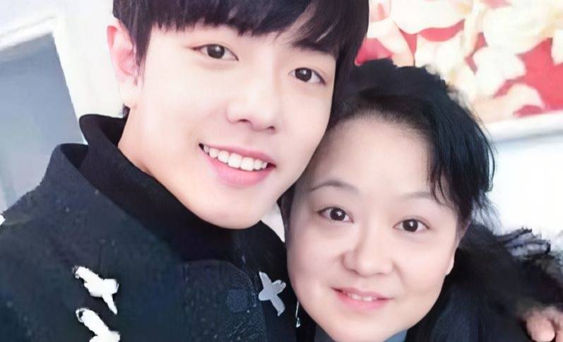 张予曦母女酷似姐妹,戚薇生下缩小版自己_朱一龙_王一博_刘亦菲