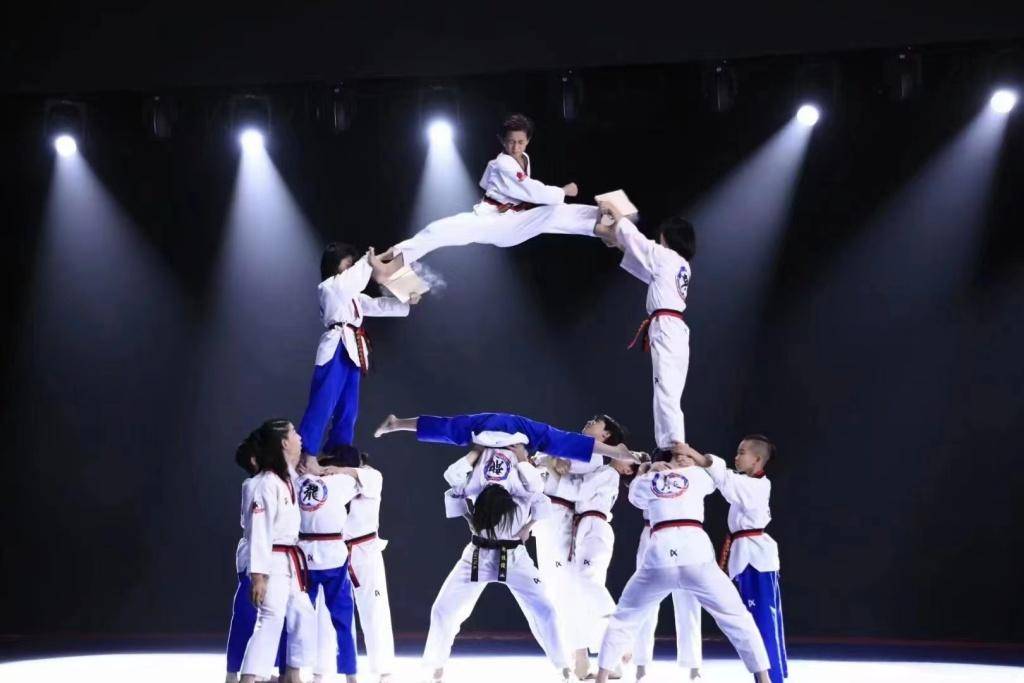 中国龙队示范团将来青展演,展现跆拳道魅力