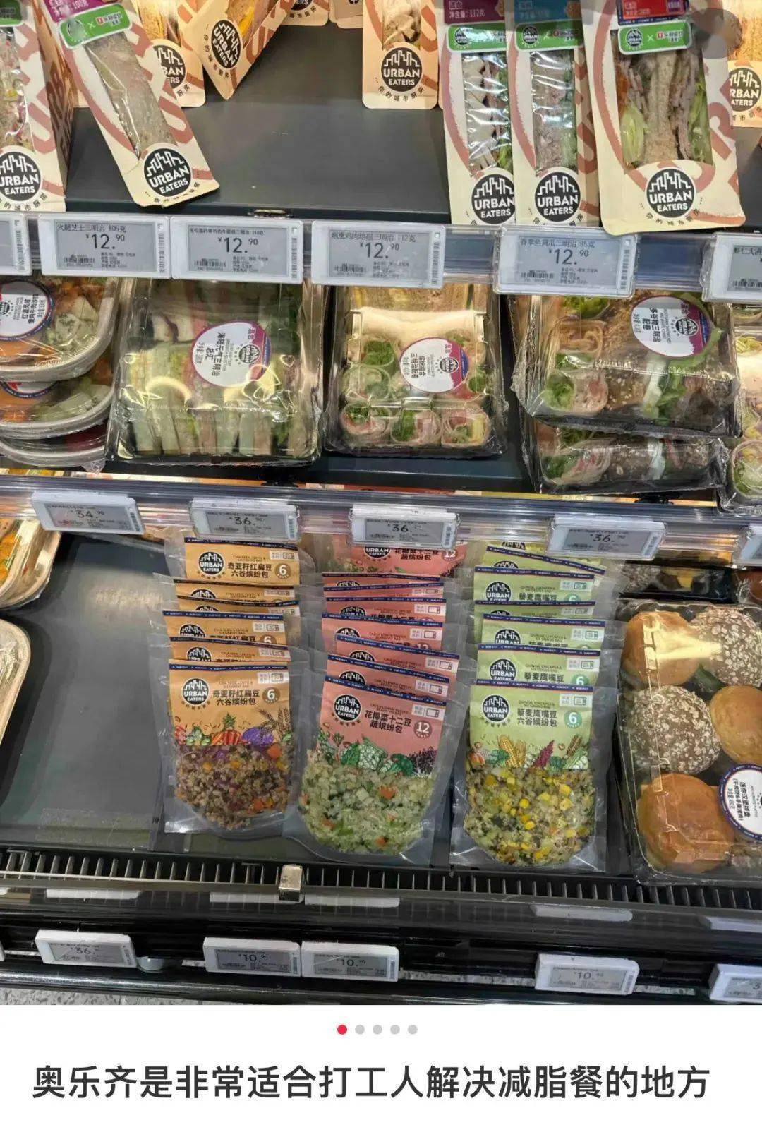 奇亚籽,花椰菜和鹰嘴豆的组合,比白人饭更白人饭;所有食物的标签标明