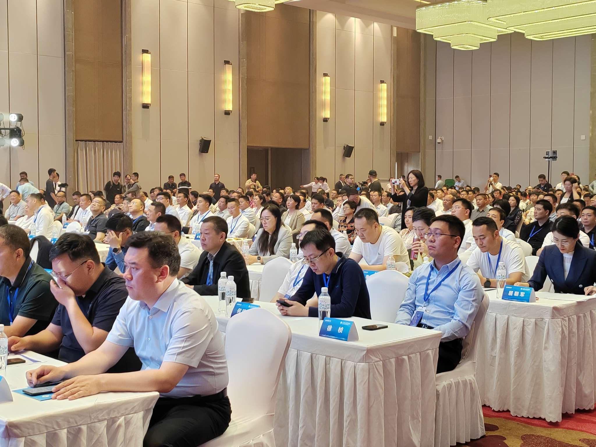 陈维忠作县情推介,徐祥楠,常继红分别作致辞,屠祺,丁向东代表双方签订