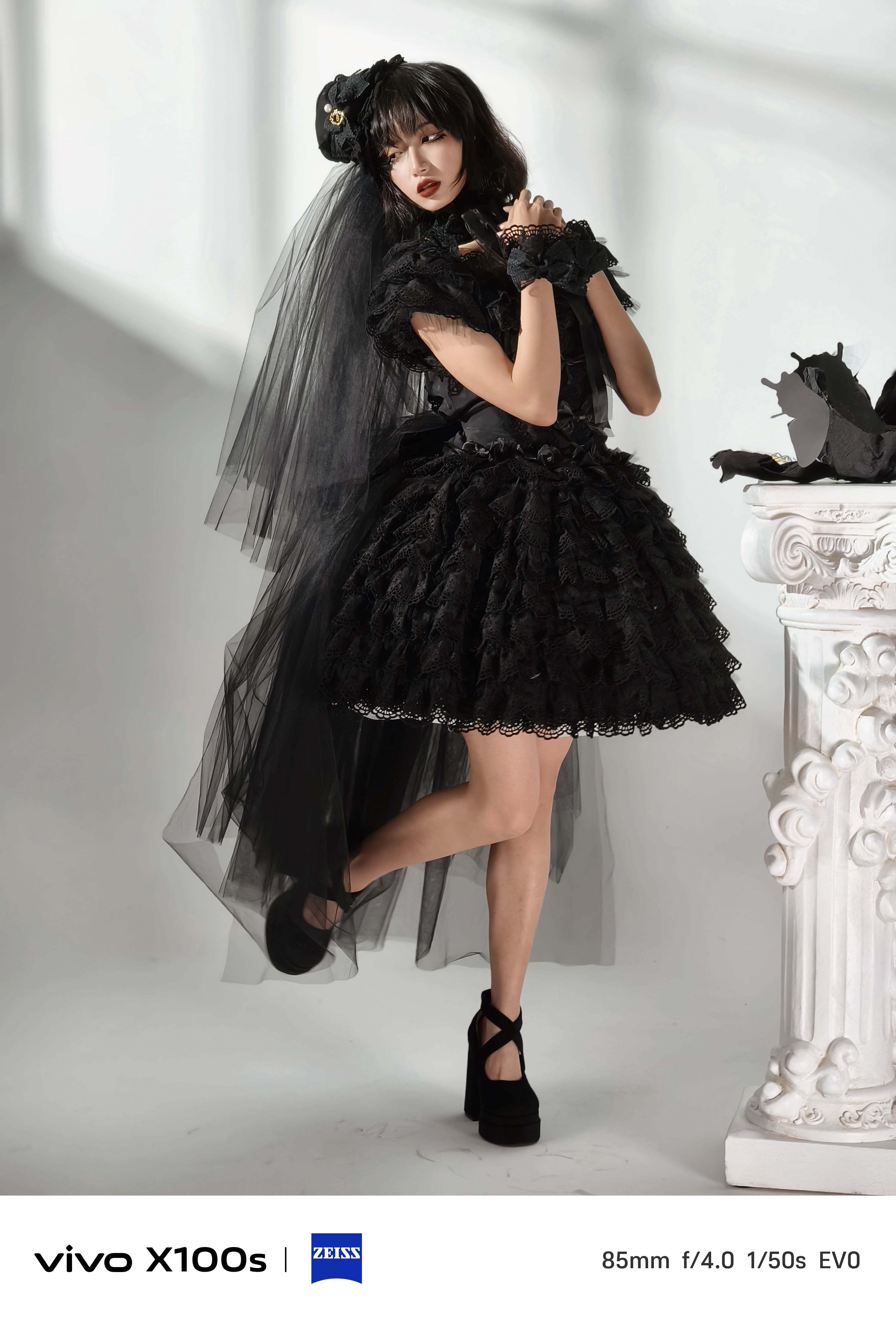 模特身上lolita裙还是用于装饰的罗马柱都呈现出了堪比相机的画质表现