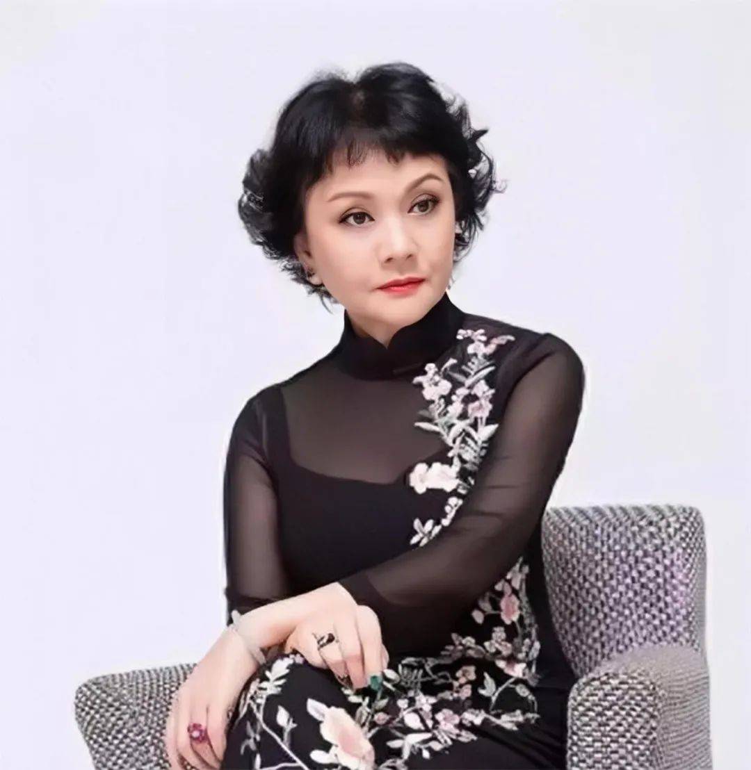 如今,王静已经60多岁,她孤身一人,但日子也过得不错.