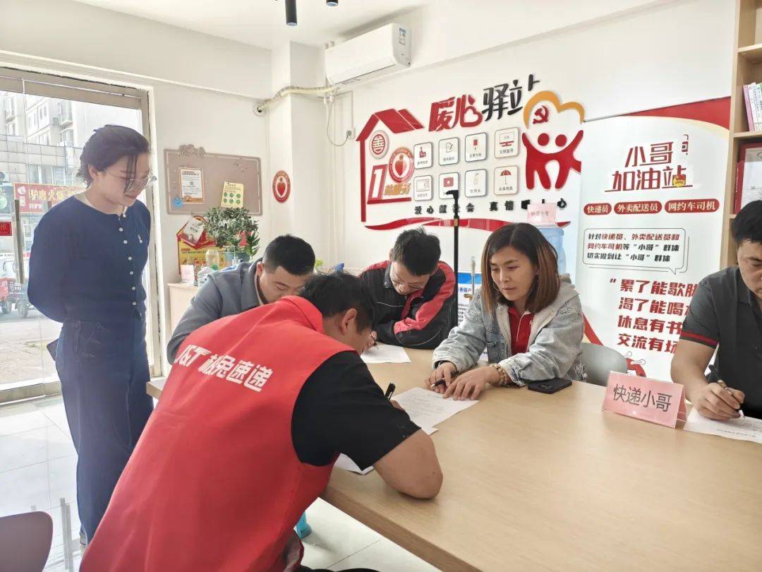 一团一品|低碳行动,思想引领,关爱两新……4月品牌活动@你赶紧来投票!