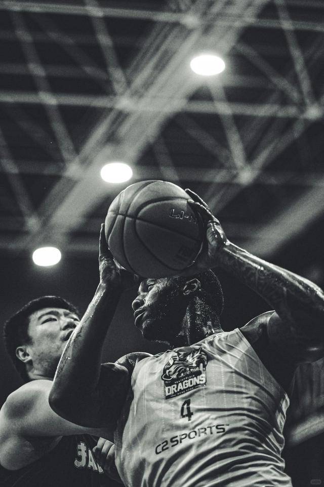 "国乒三剑客":从携手领奖到形同陌路,马龙许昕堪称人间清醒