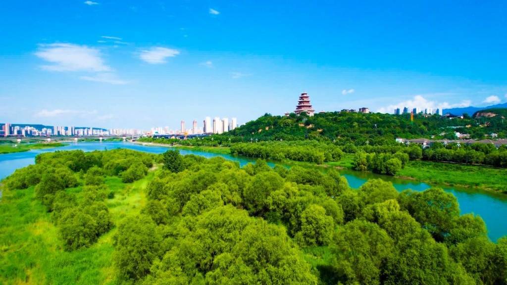 宝鸡渭河湿地公园作为国家园林城市宝鸡生态优美森林覆盖率56%空气
