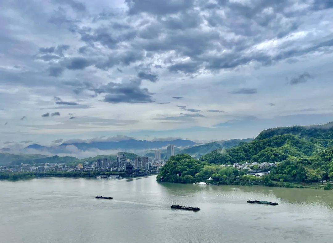 游船新玩法 1,一起来看桐庐版"绿野仙踪"_富春江_桐君山_游江